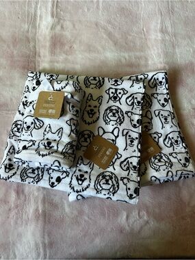 4-piece Set Dog Faces Towels - White with Black Dog Print Deborah Connolly NWT